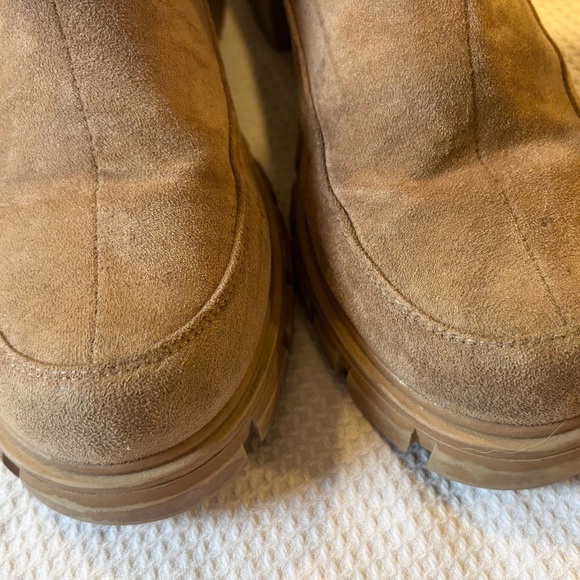 CABELAS platform boot - Picture 6 of 9